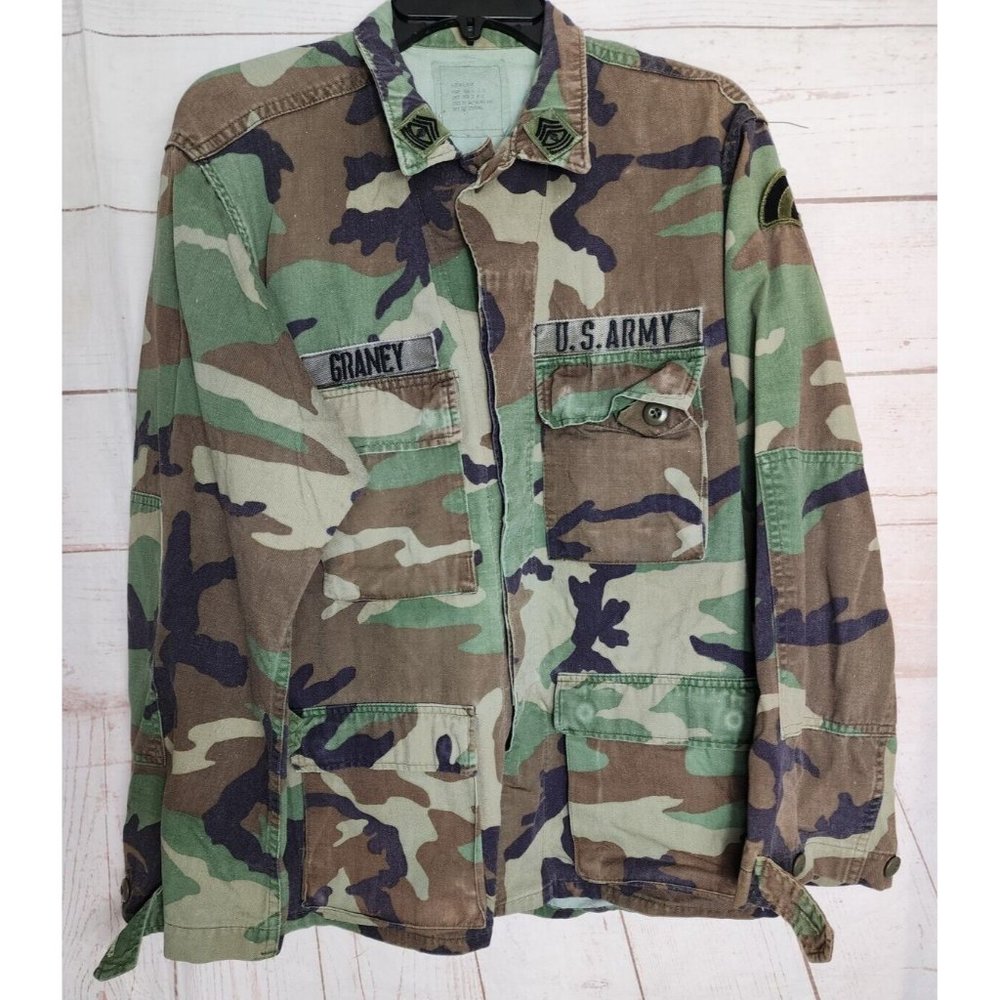 Vintage Medium Regular Graney U.S. Army Woodland Camouflage Button Up Jacket